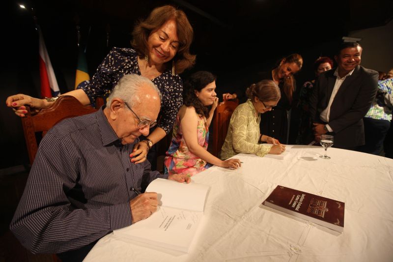 notícia: Fundação Carlos Gomes lança livro que resgata história do conservatório