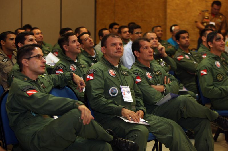 notícia: Graesp atualiza militares em seminário de segurança de voo