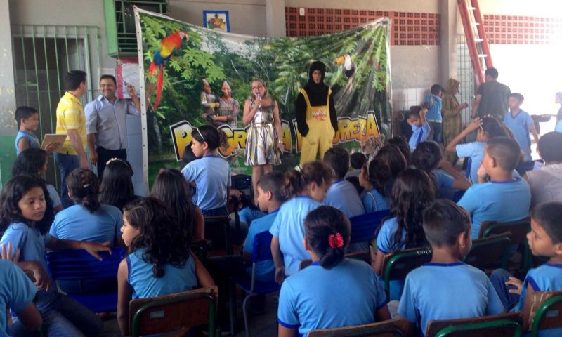 notícia: Alunos da Escola Esther Bandeira conhecem um pouco mais da fauna amazônica