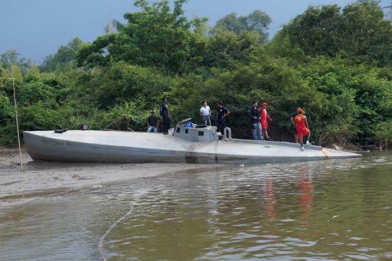 notícia: Submarino apreendido em Vigia é transportado para Belém 