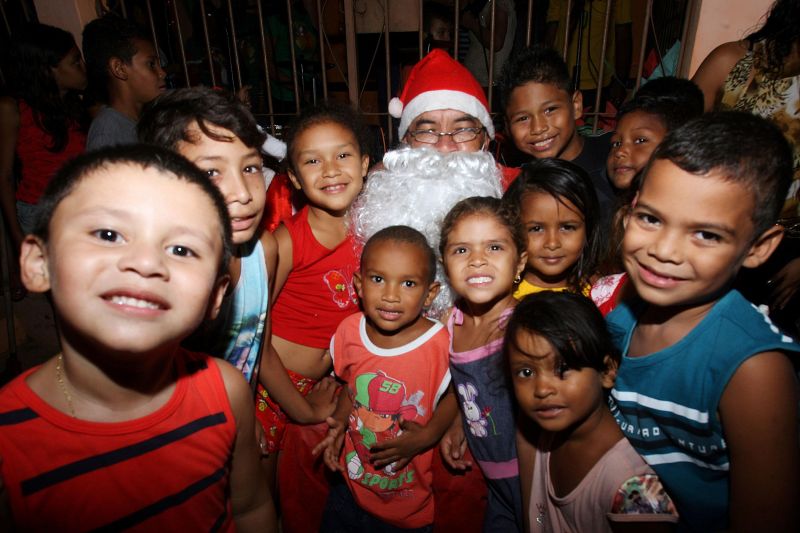 notícia: Natal D'Água leva alegria para crianças e famílias de Icoaraci