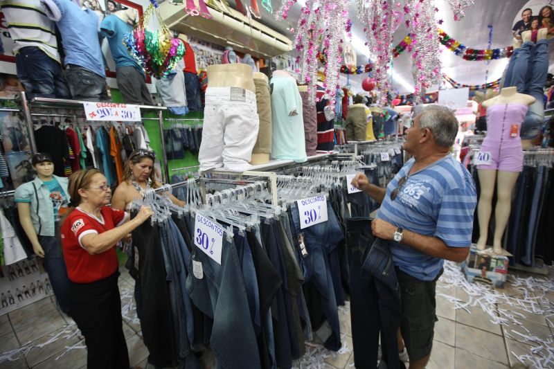 notícia: Vendas no comércio varejista apresentam queda em 25 estados brasileiros no mês de maio