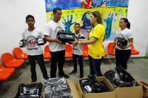 notícia: Seel entrega kits esportivos do programa Bolsa Talento