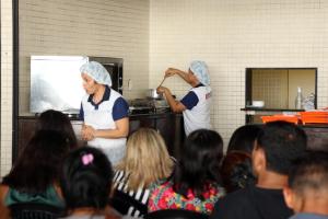 notícia: Setur e Sesi qualificam 112 profissionais em práticas alimentares