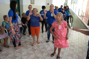 notícia: Alunos da Escola Tecnológica Francisco Nunes cuidam de idosos no Pão de Santo Antônio