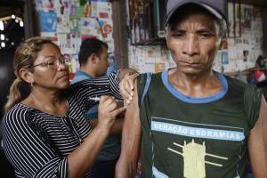 notícia: Agentes da Sespa começam a vacinar moradores de Curuá contra febre amarela