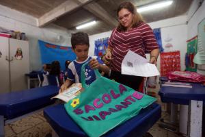 notícia: Escola incentiva crianças a ler em família e contar histórias