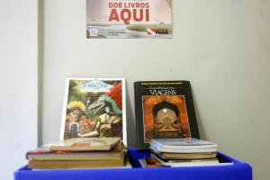 notícia: Secretarias estaduais arrecadam livros para doação
