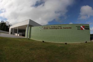 notícia: Governo entrega neste sábado a nova Escola Tecnológica de Santarém