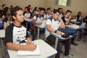 notícia: Paralisação de escolas preocupa  estudantes que farão Enem este ano