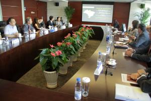 notícia: Governador apresenta projeto da Ferrovia Paraense na sede de companhia chinesa