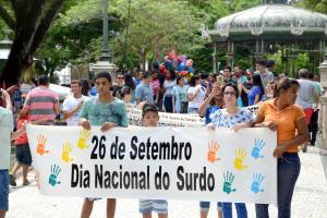 notícia: Escola abre programação do Dia Nacional do Surdo