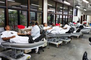 notícia: Militares da Marinha reforçam banco de sangue do Hemopa para o Círio