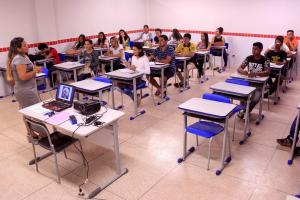 notícia: Escola Tecnológica de Santarém inicia curso preparatório ao Enem