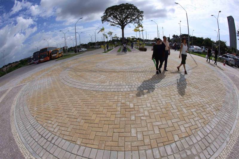 O Parque Estadual do Utinga (PEUt) o mais importante espaço de preservação e estudo da biodiversidade dentro da Região Metropolitana de Belém será reaberto à população a partir desta sexta,16, a partir das 16h30, com apresentações artísticas, com o Boi Veludinho, crianças do Pro Paz e a premiada Orquestra Sinfônica do Theatro da Paz. A apresentação será em um espaço ao ar livre e não será necessária a retirada de ingressos, por esse motivo, a recomendação é que o público chegue cedo, porque a entrada será fechada quando o espaço estiver lotado. 

FOTO: MÁCIO FERREIRA / AG PARÁ 
DATA: 16.03.2018 
BELÉM - PARÁ <div class='credito_fotos'>Foto: MÁCIO FERREIRA/ AG. PARÁ   |   <a href='/midias/2018/originais/02af3eda-b885-42eb-a0c9-5e86d9426306.jpg' download><i class='fa-solid fa-download'></i> Download</a></div>