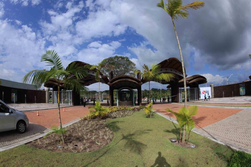 O Parque Estadual do Utinga (PEUt) o mais importante espaço de preservação e estudo da biodiversidade dentro da Região Metropolitana de Belém será reaberto à população a partir desta sexta,16, a partir das 16h30, com apresentações artísticas, com o Boi Veludinho, crianças do Pro Paz e a premiada Orquestra Sinfônica do Theatro da Paz. A apresentação será em um espaço ao ar livre e não será necessária a retirada de ingressos, por esse motivo, a recomendação é que o público chegue cedo, porque a entrada será fechada quando o espaço estiver lotado. 

FOTO: MÁCIO FERREIRA / AG PARÁ 
DATA: 16.03.2018 
BELÉM - PARÁ <div class='credito_fotos'>Foto: MÁCIO FERREIRA/ AG. PARÁ   |   <a href='/midias/2018/originais/0852d40b-e090-41eb-8239-62454d93e9fd.jpg' download><i class='fa-solid fa-download'></i> Download</a></div>