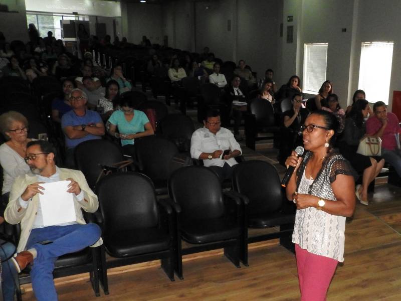 O município de Castanhal, na Região Metropolitana de Belém (RMB), recebeu nesta terça-feira (20) o Movimento pela Valorização do Estatuto da Criança e do Adolescente (Mover), que promove uma capacitação destinada a elaborar com órgãos do Executivo, Legislativo e Judiciário, além de representantes da sociedade civil, conselheiros tutelares e demais membros da rede de garantia de direitos da criança e adolescentes, ações e estratégias para o fortalecimento dos direitos de menores de 18 anos. O encontro será realizado até a próxima quinta-feira (22), das 09 às 17 h, no auditório da URE 8 (Unidade Regional de Educação).

FOTO: CARLOS SODRÉ / AG. PARÁ
DATA: 19.02.2018
CASTANHAL - PARÁ <div class='credito_fotos'>Foto: CARLOS SODRÉ / AG. PARÁ    |   <a href='/midias/2018/originais/08a52fda-33cb-4d6b-9672-0ced9e15bb8d.jpg' download><i class='fa-solid fa-download'></i> Download</a></div>