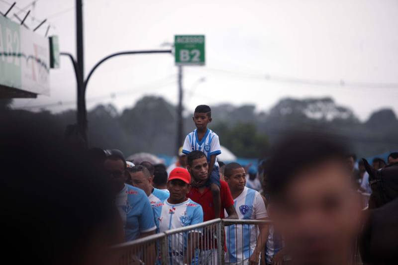 O Clube do Remo venceu o Paysandu por 2 a 1 na tarde deste domingo, partida realizada no Estádio Mangueirão, e largou na frente pelo título do Campeonato Paraense de 2018. 

FOTO: THIAGO GOMES / AG. PARÁ
DATA: 01.04.2018
BELÉM - PARÁ <div class='credito_fotos'>Foto: Thiago Gomes /Ag. Pará   |   <a href='/midias/2018/originais/0cd6a4f1-84db-4ed9-a755-8b98b2fee192.jpg' download><i class='fa-solid fa-download'></i> Download</a></div>