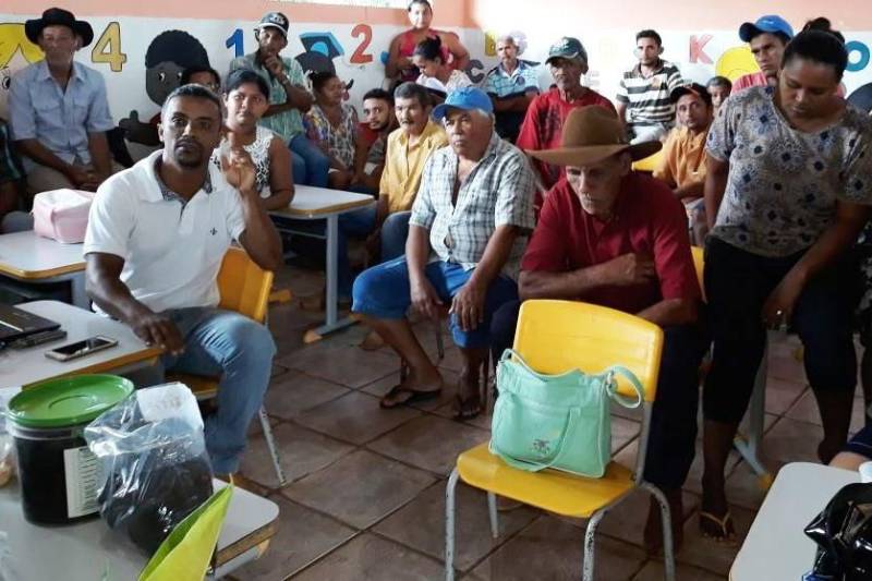 O escritório de Nova Ipixuna da Empresa de Assistência Técnica e Extensão Rural do Estado do Pará (Emater-Pará) apresentou nesta semana, na comunidade Boa Esperança, projeto de implantação de hortas comunitárias, envolvendo múltiplas parcerias municipais.

FOTO: ASCOM EMTAER
DATA: 26.04.2018
NOVA IPIXUNA - PARÁ <div class='credito_fotos'>Foto: ASCOM EMATER   |   <a href='/midias/2018/originais/0d56a62d-6246-4eef-8e3f-4ed33e95ec5a.jpg' download><i class='fa-solid fa-download'></i> Download</a></div>