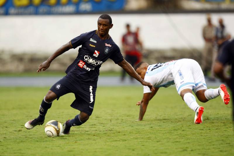 O Clube do Remo venceu o Paysandu por 2 a 1 na tarde deste domingo, partida realizada no Estádio Mangueirão, e largou na frente pelo título do Campeonato Paraense de 2018. 

FOTO: THIAGO GOMES / AG. PARÁ
DATA: 01.04.2018
BELÉM - PARÁ <div class='credito_fotos'>Foto: Thiago Gomes /Ag. Pará   |   <a href='/midias/2018/originais/10dae79e-7b93-44dd-aa42-645873df7ff4.jpg' download><i class='fa-solid fa-download'></i> Download</a></div>