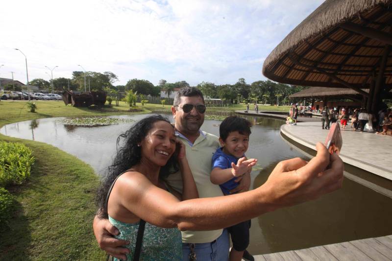 O Parque Estadual do Utinga (PEUt) o mais importante espaço de preservação e estudo da biodiversidade dentro da Região Metropolitana de Belém será reaberto à população a partir desta sexta,16, a partir das 16h30, com apresentações artísticas, com o Boi Veludinho, crianças do Pro Paz e a premiada Orquestra Sinfônica do Theatro da Paz. A apresentação será em um espaço ao ar livre e não será necessária a retirada de ingressos, por esse motivo, a recomendação é que o público chegue cedo, porque a entrada será fechada quando o espaço estiver lotado. 

FOTO: SIDNEY OLIVEIRA / AG PARÁ 
DATA: 16.03.2018 
BELÉM - PARÁ <div class='credito_fotos'>Foto: Sidney Oliveira/Ag. Pará   |   <a href='/midias/2018/originais/1167a82e-77e3-4df8-9468-723089cc0e58.jpg' download><i class='fa-solid fa-download'></i> Download</a></div>