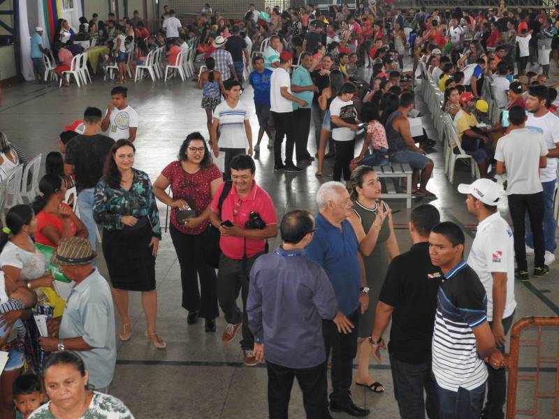 Termina neste sábado, 17, o atendimento da Caravana Pro Paz Cidadania em Bragança, município localizado na região nordeste do estado. Com o apoio da prefeitura e secretarias estaduais, a ação começou na quinta-feira, 15, no ginásio do Senai. Até o momento, mais de dois mil atendimentos foram feitos. A população pode solicitar a emissão de RG, CPF, certidão de nascimento (1° e 2° via), Id Jovem, identidade de nome social e aconselhamento jurídico.

FOTO: CARLOS SODRÉ / AG. PARÁ
DATA: 16.03.2018
BRAGANÇA - PARÁ <div class='credito_fotos'>Foto: Carlos Sodré/Agência Pará   |   <a href='/midias/2018/originais/11bafe07-25ae-45fd-ade5-6d5583ad6b6e.jpg' download><i class='fa-solid fa-download'></i> Download</a></div>