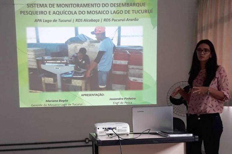Representantes da Gerência da Região Administrativa Mosaico do Lago de Tucuruí (GRTUC), vinculada ao Instituto de Desenvolvimento Florestal e da Biodiversidade (Ideflor-bio), participam desde esta quinta-feira (12) da Oficina de Monitoramento da Biodiversidade Aquática Amazônica: Protocolo de Automonitoramento da Pesca.

FOTO: ASCOM IDEFLOR-BIO
DATA: 12.04.2018
BELÉM - PARÁ
 <div class='credito_fotos'>Foto: Ascom Ideflor-Bio   |   <a href='/midias/2018/originais/128a745d-53fa-4072-87d6-335f625fea40.jpg' download><i class='fa-solid fa-download'></i> Download</a></div>