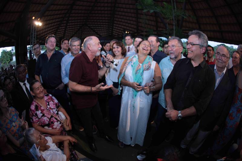 O Parque Estadual do Utinga (PEUt) o mais importante espaço de preservação e estudo da biodiversidade dentro da Região Metropolitana de Belém será reaberto à população a partir desta sexta,16, a partir das 16h30, com apresentações artísticas, com o Boi Veludinho, crianças do Pro Paz e a premiada Orquestra Sinfônica do Theatro da Paz. A apresentação será em um espaço ao ar livre e não será necessária a retirada de ingressos, por esse motivo, a recomendação é que o público chegue cedo, porque a entrada será fechada quando o espaço estiver lotado. 

FOTO: MÁCIO FERREIRA / AG PARÁ 
DATA: 16.03.2018 
BELÉM - PARÁ <div class='credito_fotos'>Foto: MÁCIO FERREIRA/ AG. PARÁ   |   <a href='/midias/2018/originais/159ac36b-dc64-4ac3-b5b1-0a030f559bc6.jpg' download><i class='fa-solid fa-download'></i> Download</a></div>