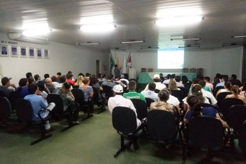 A Secretaria da Fazenda do Pará (Sefa) realizou, nesta quinta-feira (22), em Redenção, reunião de integração para apresentação da Nota Fiscal Avulsa Eletrônica (NFA-e), que está sendo emitida no Portal de Serviços da Sefa na internet. O evento reuniu cerca de 150 pessoas, na sede do Sindicato de Produtores Rurais de Redenção, entre empresários, contadores, produtores rurais e representantes de Prefeituras. O documento fiscal avulso facilita a comercialização de mercadorias pelos produtores rurais e pode ser acessado em computadores, tabletes e celulares com acesso a internet.

FOTO: ASCOM / SEFA
DATA: 22.02.2018
BELÉM - PARÁ <div class='credito_fotos'>Foto: Ascom Sefa   |   <a href='/midias/2018/originais/1764b3bf-7bd8-441f-ab8b-9146e111a519.jpg' download><i class='fa-solid fa-download'></i> Download</a></div>