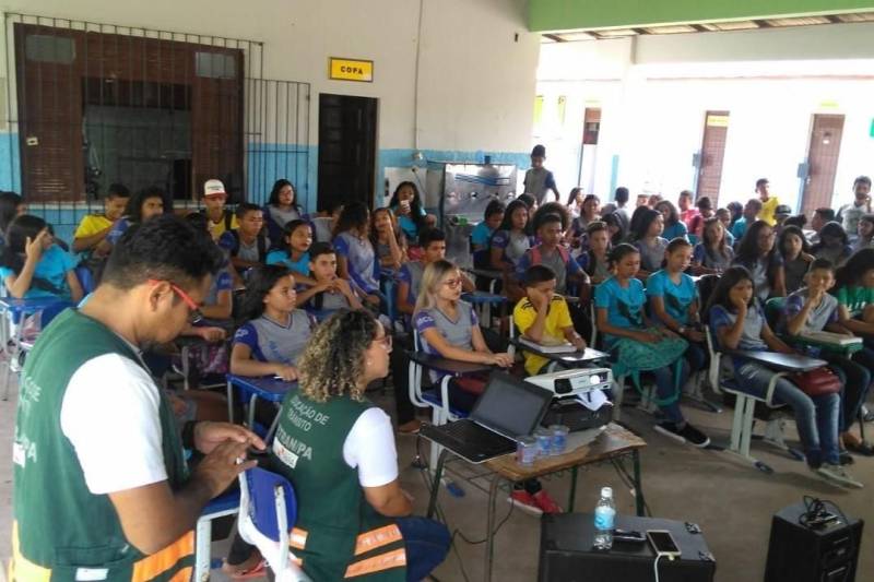 Os municípios de Santo Antônio do Tauá (foto) e Tomé-Açu, no nordeste paraense, receberam ações de educação no trânsito, realizadas pelo Departamento de Trânsito do Estado do Pará (Detran), nas duas últimas semanas. 

FOTO: ROSE BARBOSA / ASCOM DETRAN
DATA: 13.11.2018
SANTO ANTÔNIO DO TAUÁ - PARÁ <div class='credito_fotos'>Foto: ROSE BARBOSA / ASCOM DETRAN   |   <a href='/midias/2018/originais/1c395b81-c6bd-48ca-8601-8a30744f9823.jpg' download><i class='fa-solid fa-download'></i> Download</a></div>