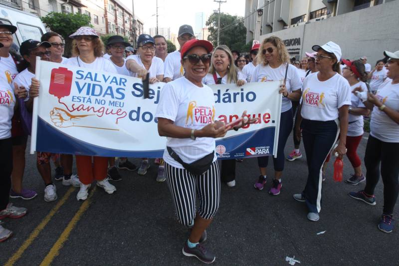 As principais avenidas do centro de Belém ganharam um tom especial e de solidariedade, neste domingo (25), com a “Caminhada pela Vida”, promovida pela Fundação Centro de Hemoterapia e Hematologia (Hemopa), em comemoração ao Dia Nacional do Doador Voluntário de Sangue, festejado na hemorrede brasileira, que é composta por 32 hemocentros.

FOTO: CARLOS SODRÉ/AG. PARÁ
DATA: 25.11.2018
BELÉM - PARÁ <div class='credito_fotos'>Foto: Carlos Sodré /Ag. Pa   |   <a href='/midias/2018/originais/1d6abb49-0d55-496f-8d5a-84d59cdcde6c.jpg' download><i class='fa-solid fa-download'></i> Download</a></div>