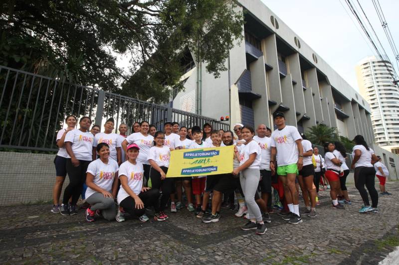 As principais avenidas do centro de Belém ganharam um tom especial e de solidariedade, neste domingo (25), com a “Caminhada pela Vida”, promovida pela Fundação Centro de Hemoterapia e Hematologia (Hemopa), em comemoração ao Dia Nacional do Doador Voluntário de Sangue, festejado na hemorrede brasileira, que é composta por 32 hemocentros.

FOTO: CARLOS SODRÉ/AG. PARÁ
DATA: 25.11.2018
BELÉM - PARÁ <div class='credito_fotos'>Foto: Carlos Sodré /Ag. Pa   |   <a href='/midias/2018/originais/1de19c7b-a2d2-4a5c-aace-8495aa2988ee.jpg' download><i class='fa-solid fa-download'></i> Download</a></div>