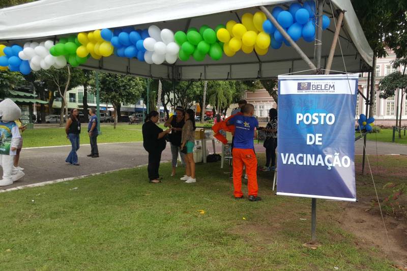 O Dia D da 20ª Campanha Nacional de Vacinação contra o Influenza é neste sábado (12), na Praça da República, com a participação da Secretaria de Estado de Saúde Pública (Sespa) e da Secretaria Municipal de Saúde de Beém (Sesma).

FOTO: CARLA FISCHER / ASCOM SESPA
DATA: 12.05.2018
BELÉM - PARÁ <div class='credito_fotos'>Foto: CARLA FISCHER / ASCOM SESPA   |   <a href='/midias/2018/originais/1e11bff2-b97e-4754-acf6-f6a84d2b649f.jpg' download><i class='fa-solid fa-download'></i> Download</a></div>