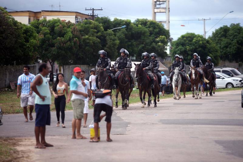 O Clube do Remo venceu o Paysandu por 2 a 1 na tarde deste domingo, partida realizada no Estádio Mangueirão, e largou na frente pelo título do Campeonato Paraense de 2018. Na foto, policiamento faz a segurança da partida.

FOTO: THIAGO GOMES / AG. PARÁ
DATA: 01.04.2018
BELÉM - PARÁ <div class='credito_fotos'>Foto: Thiago Gomes /Ag. Pará   |   <a href='/midias/2018/originais/22e4be0d-699b-49dc-aa04-0411d7b215ec.jpg' download><i class='fa-solid fa-download'></i> Download</a></div>