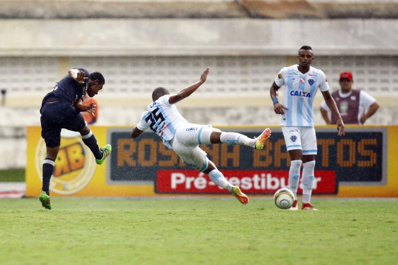 O Clube do Remo venceu o Paysandu por 2 a 1 na tarde deste domingo, partida realizada no Estádio Mangueirão, e largou na frente pelo título do Campeonato Paraense de 2018. 

FOTO: THIAGO GOMES / AG. PARÁ
DATA: 01.04.2018
BELÉM - PARÁ <div class='credito_fotos'>Foto: Thiago Gomes /Ag. Pará   |   <a href='/midias/2018/originais/2ac55ec2-74e4-4f72-a3bd-8420104dd61a.jpg' download><i class='fa-solid fa-download'></i> Download</a></div>