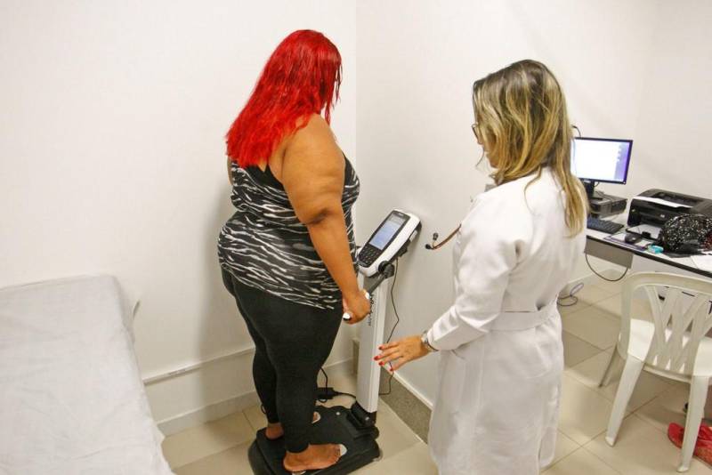 A prática da cirurgia bariátrica, conhecida também como redução do estomago, cresceu em mais de 46,7% no Brasil, segundo a Sociedade Brasileira de Cirurgia Bariátrica e Metabólica (ABCBM). No Pará, a população elegível para o procedimento é superior a 176 mil pessoas. Em Belém, o Hospital Jean Bitar (HJB) (foto) é referência nesse procedimento, para o combate a obesidade e para a recuperação da qualidade de vida dos pacientes.

FOTO: IGOR BRANDÃO / ARQUIVO AG. PARÁ
DATA: 13.04.2018
BELÉM - PARÁ <div class='credito_fotos'>Foto: IGOR BRANDÃO / AG. PARÁ   |   <a href='/midias/2018/originais/301348d3-2068-4152-a75c-4c72df6aeed6.jpg' download><i class='fa-solid fa-download'></i> Download</a></div>