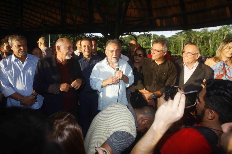 O Parque Estadual do Utinga (PEUt) o mais importante espaço de preservação e estudo da biodiversidade dentro da Região Metropolitana de Belém será reaberto à população a partir desta sexta,16, a partir das 16h30, com apresentações artísticas, com o Boi Veludinho, crianças do Pro Paz e a premiada Orquestra Sinfônica do Theatro da Paz. A apresentação será em um espaço ao ar livre e não será necessária a retirada de ingressos, por esse motivo, a recomendação é que o público chegue cedo, porque a entrada será fechada quando o espaço estiver lotado. 

FOTO: THIAGO GOMES / AG PARÁ 
DATA: 16.03.2018 
BELÉM - PARÁ <div class='credito_fotos'>Foto: Thiago Gomes /Ag. Pará   |   <a href='/midias/2018/originais/32f2af79-6bea-4c61-9964-3d0bbfd80994.jpg' download><i class='fa-solid fa-download'></i> Download</a></div>