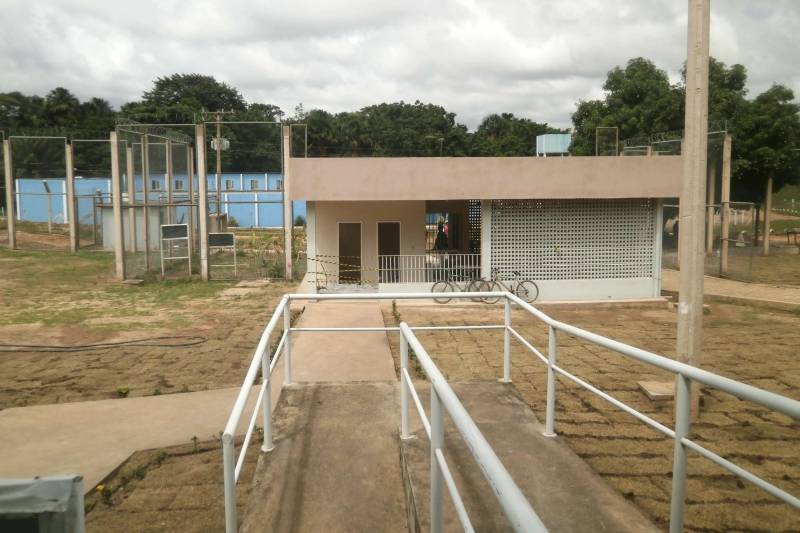 As obras do novo Centro de Recuperação Feminino (CRF) de Santarém, no oeste do Pará, estão em fase de conclusão. Cerca de 90% dos serviços já foram finalizados. A nova unidade está localizada no pólo penitenciário de Santarém, na vila de Cucurunã, e terá mais de 9 mil metros quadrados.

FOTO: CÉLIA MONTEIRO / DIVULGAÇÃO / ASCOM SUSIPE
DATA: 28.02.2018
SANTARÉM - PARÁ <div class='credito_fotos'>Foto: CÉLIA MONTEIRO / DIVULGAÇÃO / ASCOM SUSIPE   |   <a href='/midias/2018/originais/366c875b-5ea4-462f-b2ca-3f57cf7d0061.jpg' download><i class='fa-solid fa-download'></i> Download</a></div>