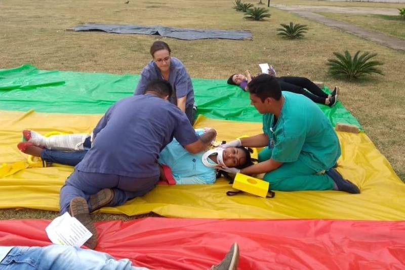 O Hospital Regional Público da Transamazônica (HRPT), localizado em Altamira, promoveu treinamento com foco em múltiplas vítimas para a equipe assistencial de emergência da Unidade. 

FOTO: ASCOM HRPT
DATA: 04.11.2018
MARABÁ - PARÁ <div class='credito_fotos'>Foto: ASCOM HRPT   |   <a href='/midias/2018/originais/36a4c94d-cb41-4979-a625-96bc91b6ed98.jpg' download><i class='fa-solid fa-download'></i> Download</a></div>