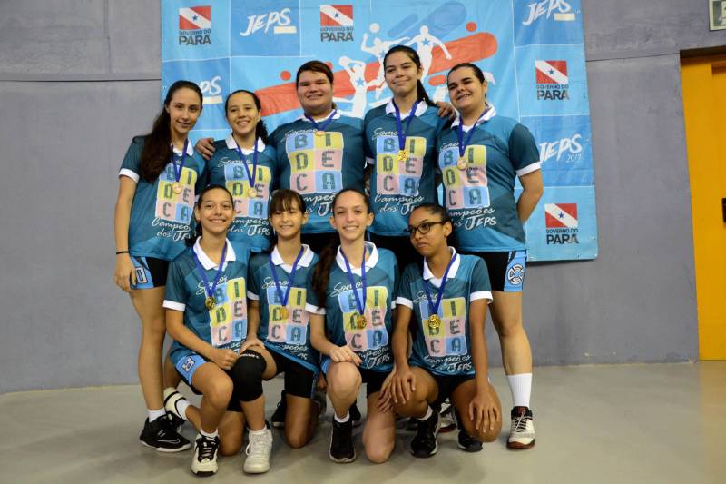 Em sua 60ª edição, os Jogos Estudantis Paraenses (JEPs) definiu a equipes que vão representar o Estado do Pará na etapa nacional, em Manaus (AM), de 19 a 23 de setembro. Das partidas realizadas neste sábado (23), pela etapa estadual, na Arena Guilerme Paraense - o Mangueirinho, foram premiados quatro times das modalidades de Basquete, Volei, Handebol e Futsal, na categoria "A" (de 12 a 14 anos). 

FOTO: FERNANDO NOBRE / ASCOM SEDUC
DATA: 23.06.2018
BELÉM - PARÁ <div class='credito_fotos'>Foto: FERNANDO NOBRE/ASCOM SEDUC   |   <a href='/midias/2018/originais/390c4063-4592-418d-b814-9f1759ebbd5c.jpg' download><i class='fa-solid fa-download'></i> Download</a></div>