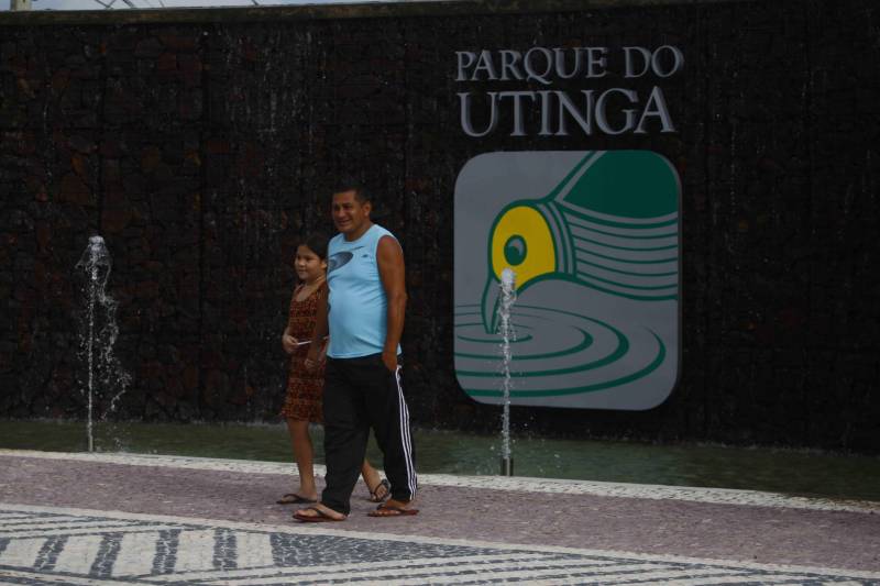 O Parque Estadual do Utinga (PEUt) o mais importante espaço de preservação e estudo da biodiversidade dentro da Região Metropolitana de Belém será reaberto à população a partir desta sexta,16, a partir das 16h30, com apresentações artísticas, com o Boi Veludinho, crianças do Pro Paz e a premiada Orquestra Sinfônica do Theatro da Paz. A apresentação será em um espaço ao ar livre e não será necessária a retirada de ingressos, por esse motivo, a recomendação é que o público chegue cedo, porque a entrada será fechada quando o espaço estiver lotado. 

FOTO: THIAGO GOMES / AG PARÁ 
DATA: 16.03.2018 
BELÉM - PARÁ <div class='credito_fotos'>Foto: Thiago Gomes /Ag. Pará   |   <a href='/midias/2018/originais/3b6146e4-f5f6-4eed-a335-6134e198b752.jpg' download><i class='fa-solid fa-download'></i> Download</a></div>