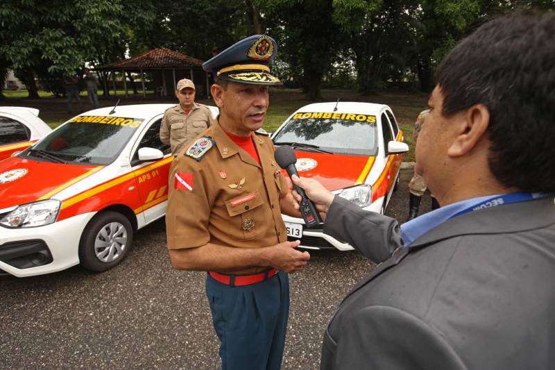 Na mesma cerimônia que entregou as viaturas para serviços de vistoria, o governador Simão Jatene fez uma visita técnica às instalações da nova Policlínica ao Corpo de Bombeiros Militar do Estado. Um prédio no Quartel do Comando Geral da corporação foi reformado e adaptado para receber a Policlínica, que oferta assistência médico-odontológico, psicológico e de primeiros socorros aos bombeiros militares e seus dependentes. Na foto, o comandante-geral do Corpo de Bombeiros Militar do Pará, coronel Zanelli Nascimento.

FOTO: IGOR BRANDÃO / AG. PARÁ
DATA: 15.03.2018
BELÉM - PARÁ <div class='credito_fotos'>Foto: IGOR BRANDÃO / AG. PARÁ   |   <a href='/midias/2018/originais/3e49162a-7770-452c-a765-22ac961300af.jpg' download><i class='fa-solid fa-download'></i> Download</a></div>