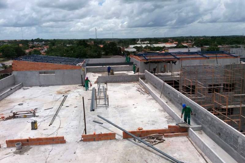 Um passo importante para expandir a rede pública de saúde do estado. As obras de construção de dois novos hospitais no nordeste do Pará já estão em estágio avançado. Ambos serão referência em atendimento na região: o Hospital Regional de Castanhal e o Hospital Materno-infantil de Capanema (foto).

FOTO: ASCOM SEDOP
DATA: 26.04.2018
CAPANEMA - PARÁ <div class='credito_fotos'>Foto: Ascom Sedop   |   <a href='/midias/2018/originais/3ec3ffb2-5362-4102-8e35-b7804c3d712a.jpg' download><i class='fa-solid fa-download'></i> Download</a></div>