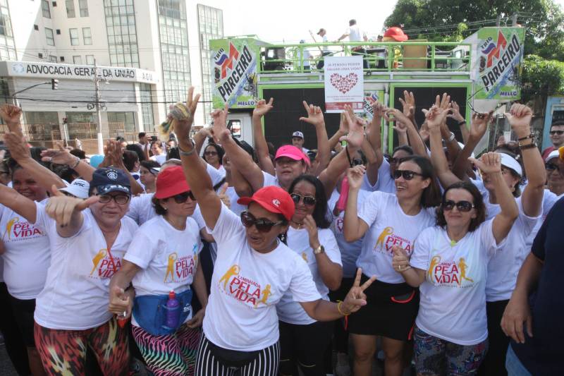 As principais avenidas do centro de Belém ganharam um tom especial e de solidariedade, neste domingo (25), com a “Caminhada pela Vida”, promovida pela Fundação Centro de Hemoterapia e Hematologia (Hemopa), em comemoração ao Dia Nacional do Doador Voluntário de Sangue, festejado na hemorrede brasileira, que é composta por 32 hemocentros.

FOTO: CARLOS SODRÉ/AG. PARÁ
DATA: 25.11.2018
BELÉM - PARÁ <div class='credito_fotos'>Foto: Carlos Sodré /Ag. Pa   |   <a href='/midias/2018/originais/3f1731f4-9312-4bf2-bcb0-1f056d9d92b1.jpg' download><i class='fa-solid fa-download'></i> Download</a></div>