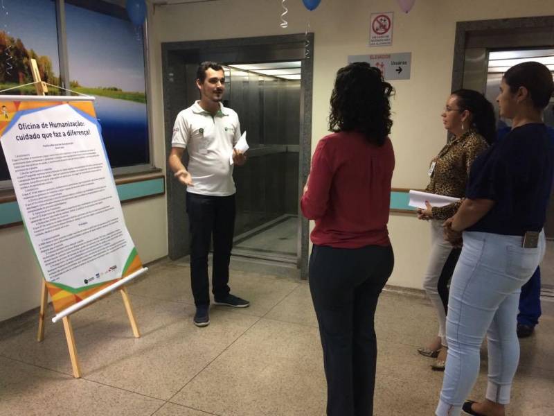 A internação hospitalar é uma situação que ninguém deseja. Mas, quando necessária, quanto mais acolhedora for, melhor para a recuperação do paciente. No Hospital Regional do Sudeste do Pará - Dr. Geraldo Veloso (HRSP), em Marabá (PA), para tornar esse período mais ameno para o usuário, o atendimento se baseia na Política Nacional de Humanização do Sistema Único de Saúde (SUS). Assim, desde o momento da admissão até a alta hospitalar, todas as etapas da assistência prezam pelo bom relacionamento, respeito às necessidades individuais, garantia dos direitos, segurança e qualidade.     

FOTO: ASCOM / HRSP
DATA: 02.03.2018
MARABÁ - PARÁ <div class='credito_fotos'>Foto: ASCOM HRSP   |   <a href='/midias/2018/originais/4083a603-78fe-42a1-a9ac-099893d8d0bd.jpg' download><i class='fa-solid fa-download'></i> Download</a></div>