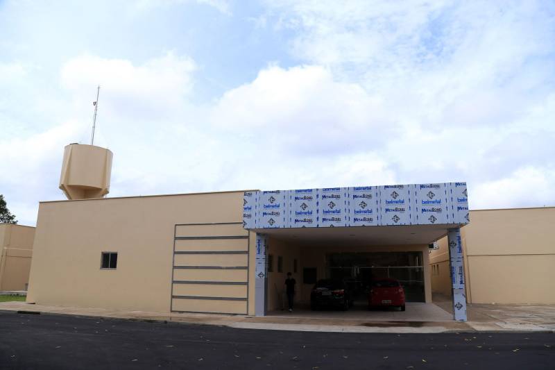 O novo Hospital Santa Rosa, no município de Abaetetuba, no nordeste do Pará, está pronto e será entregue pelo governo do Estado à Prefeitura, na primeira quinzena do mês de dezembro.

FOTO: MÁCIO FERREIRA / AG. PARÁ
DATA: 29.11.2018
ABAETETUBA - PARÁ <div class='credito_fotos'>Foto: MÁCIO FERREIRA/ AG. PARÁ   |   <a href='/midias/2018/originais/40a762c3-0895-4959-87fd-5e3f3bc95dd3.jpg' download><i class='fa-solid fa-download'></i> Download</a></div>
