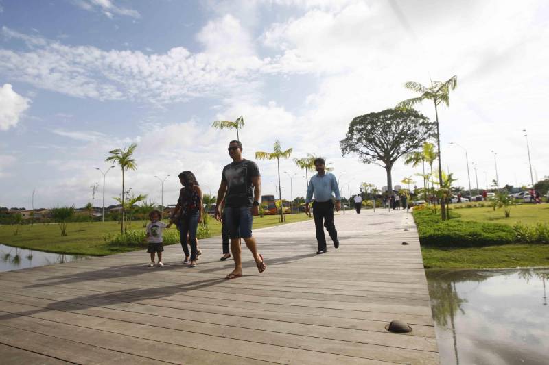 O Parque Estadual do Utinga (PEUt) o mais importante espaço de preservação e estudo da biodiversidade dentro da Região Metropolitana de Belém será reaberto à população a partir desta sexta,16, a partir das 16h30, com apresentações artísticas, com o Boi Veludinho, crianças do Pro Paz e a premiada Orquestra Sinfônica do Theatro da Paz. A apresentação será em um espaço ao ar livre e não será necessária a retirada de ingressos, por esse motivo, a recomendação é que o público chegue cedo, porque a entrada será fechada quando o espaço estiver lotado. 

FOTO: THIAGO GOMES / AG PARÁ 
DATA: 16.03.2018 
BELÉM - PARÁ <div class='credito_fotos'>Foto: Thiago Gomes /Ag. Pará   |   <a href='/midias/2018/originais/48eaabe6-5a10-4edf-aa5b-2d2eff4d5777.jpg' download><i class='fa-solid fa-download'></i> Download</a></div>