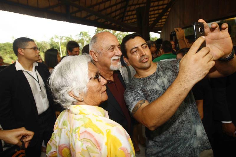 O Parque Estadual do Utinga (PEUt) o mais importante espaço de preservação e estudo da biodiversidade dentro da Região Metropolitana de Belém será reaberto à população a partir desta sexta,16, a partir das 16h30, com apresentações artísticas, com o Boi Veludinho, crianças do Pro Paz e a premiada Orquestra Sinfônica do Theatro da Paz. A apresentação será em um espaço ao ar livre e não será necessária a retirada de ingressos, por esse motivo, a recomendação é que o público chegue cedo, porque a entrada será fechada quando o espaço estiver lotado. 

FOTO: THIAGO GOMES / AG PARÁ 
DATA: 16.03.2018 
BELÉM - PARÁ <div class='credito_fotos'>Foto: Thiago Gomes /Ag. Pará   |   <a href='/midias/2018/originais/5007d995-9cb1-4ceb-a40e-82b360a9d9ff.jpg' download><i class='fa-solid fa-download'></i> Download</a></div>