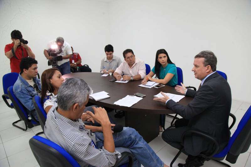 Segundo o diretor do Procon no Pará, Moyses Bendahan, a publicação do Cadastro tem o objetivo de educar fornecedores, “incentivando-os à melhoria contínua, e informar consumidores, visando prevenir a ocorrência de relações de consumo frustradas, e dar subsídio à elaboração de políticas públicas”. O diretor explicou que todos os Procons do Brasil divulgaram os números nesta quinta-feira (15), Dia Internacional do Consumidor.

FOTO: WAGNER ALMEIDA / ASCOM SEJUDH
DATA: 15.03.2018
BELÉM - PARÁ <div class='credito_fotos'>Foto: Wagner Almeida/ Ascom Sejudh   |   <a href='/midias/2018/originais/54bf3717-52f9-4446-a95f-7017151e6ec9.jpg' download><i class='fa-solid fa-download'></i> Download</a></div>