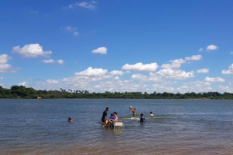 A 100 quilômetros de Marabá, a cidade de Palestina do Pará se torna um recanto para os  veranistas que procuram nas águas do Araguaia descanso, contemplação da natureza e diversão.

FOTO: ASCOM CRGSP
DATA: 08.07.2018
PALESTINA DO PARÁ - PARÁ <div class='credito_fotos'>Foto: ASCOM CRGSP   |   <a href='/midias/2018/originais/55507144-e882-4135-8901-bc068a0b2b88.jpg' download><i class='fa-solid fa-download'></i> Download</a></div>